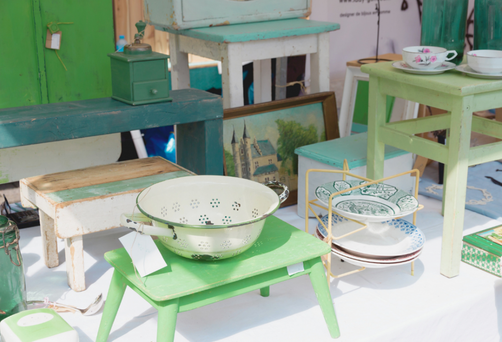 Vintage green table and second hand home decor items 2