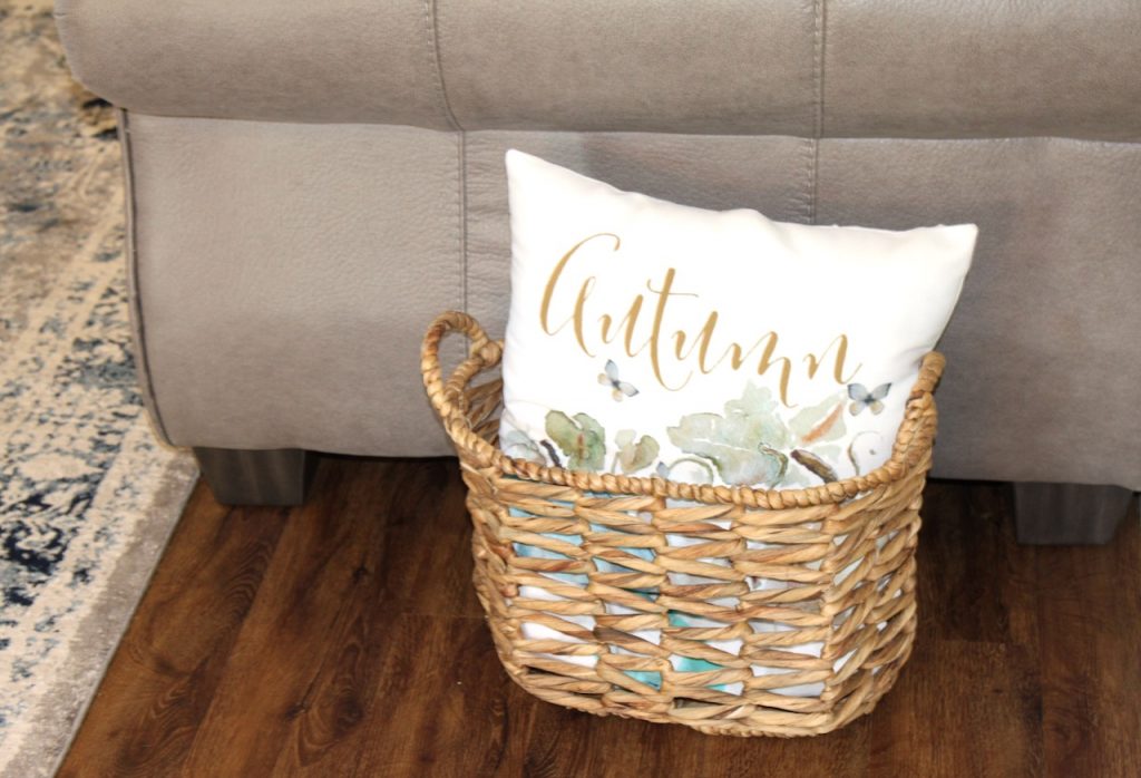 Basket with Autumn pillow inside