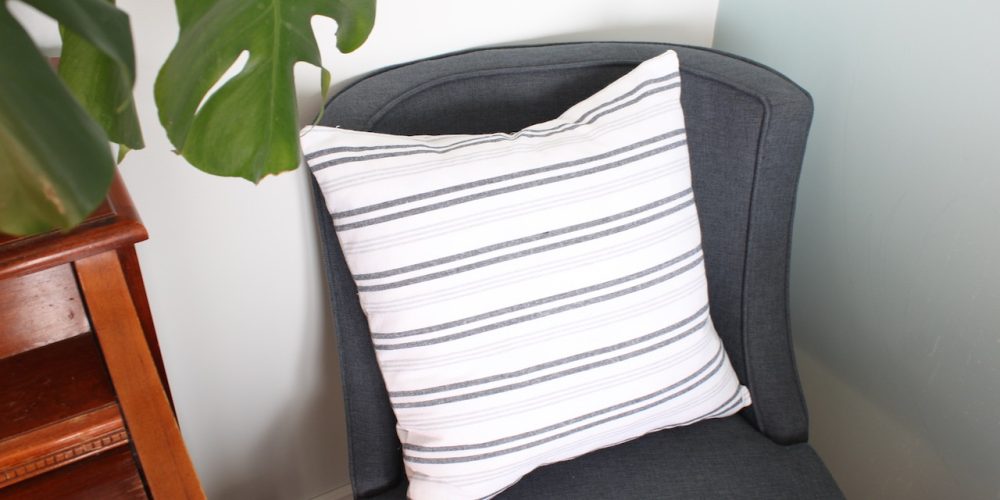 How to DIY a pillow cover from a tea towel
